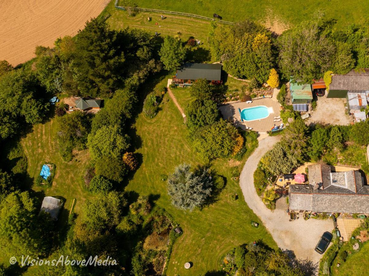 Tudor Lodge With Pool & Bbq Cabin Liskeard Exterior foto