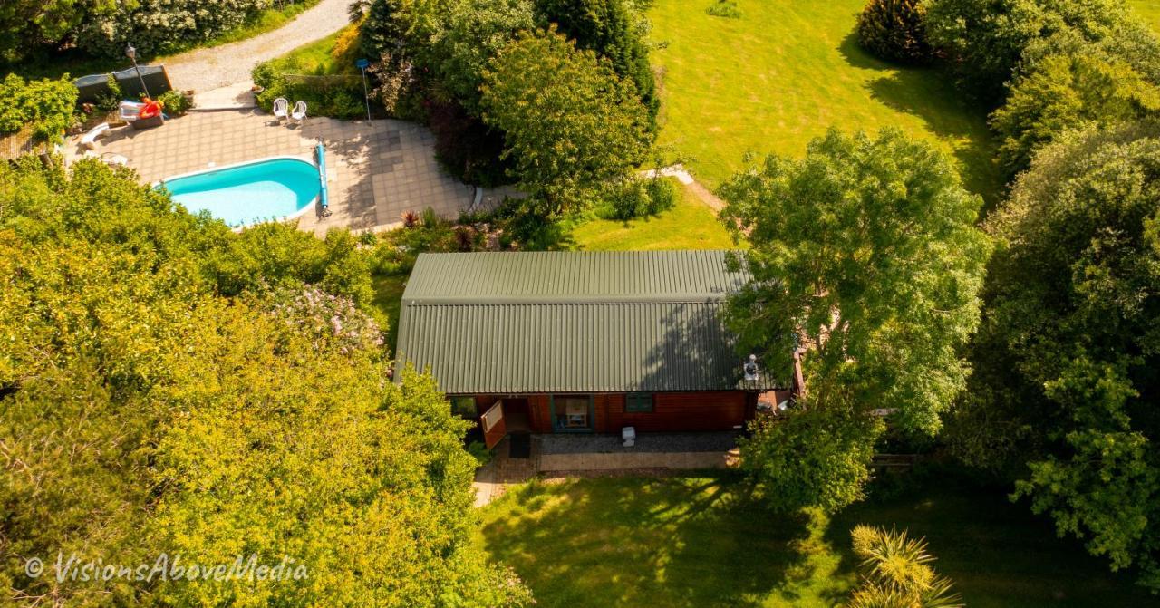 Tudor Lodge With Pool & Bbq Cabin Liskeard Exterior foto