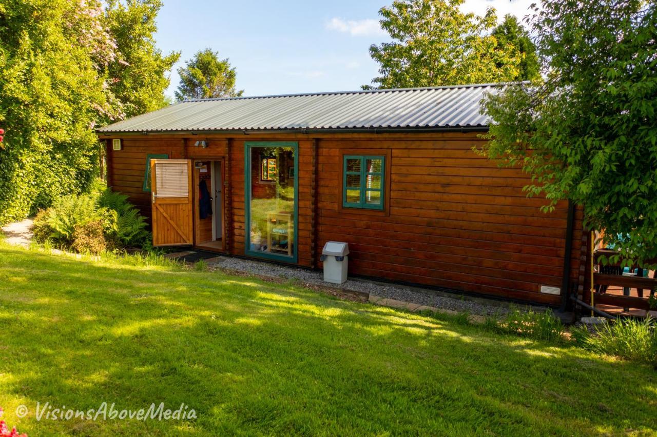 Tudor Lodge With Pool & Bbq Cabin Liskeard Exterior foto
